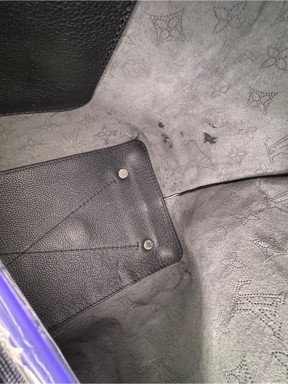 Louis Vuitton Carmel hobo in black mahina leather